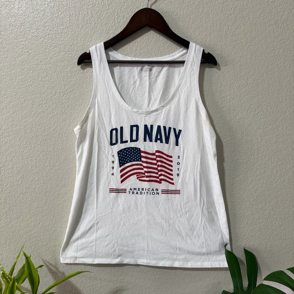 ✨4 for $15✨ Old Navy White Tank Top with American Flag